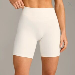 UNIFIEDMOVE™ HIGH WAISTED SHORTS 6" WITH REFLECTIVE LOGO